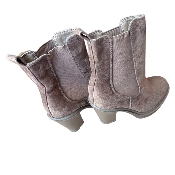 Nine West Suede Chelsea Ankle Booties Block Heel Lug Sole Women's 6.5 - Picture 4 of 15